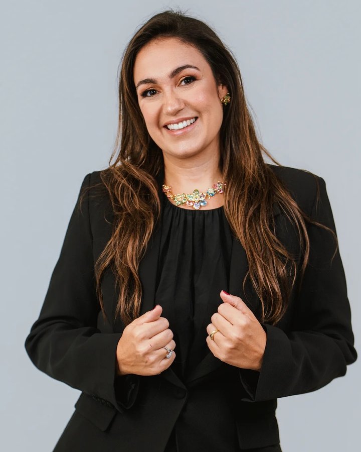 Dra. Karen Vargas Lutfi Rebechi, da equipe médica da Clínica Marbella em Moema